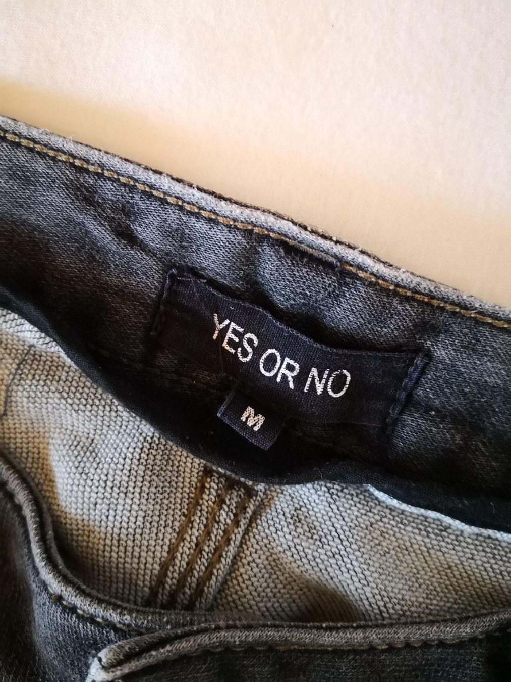 Yes Or No Jeans: Short en jeans M noir YES OR NO – Gebraucht aus Engollon von Winters91 3