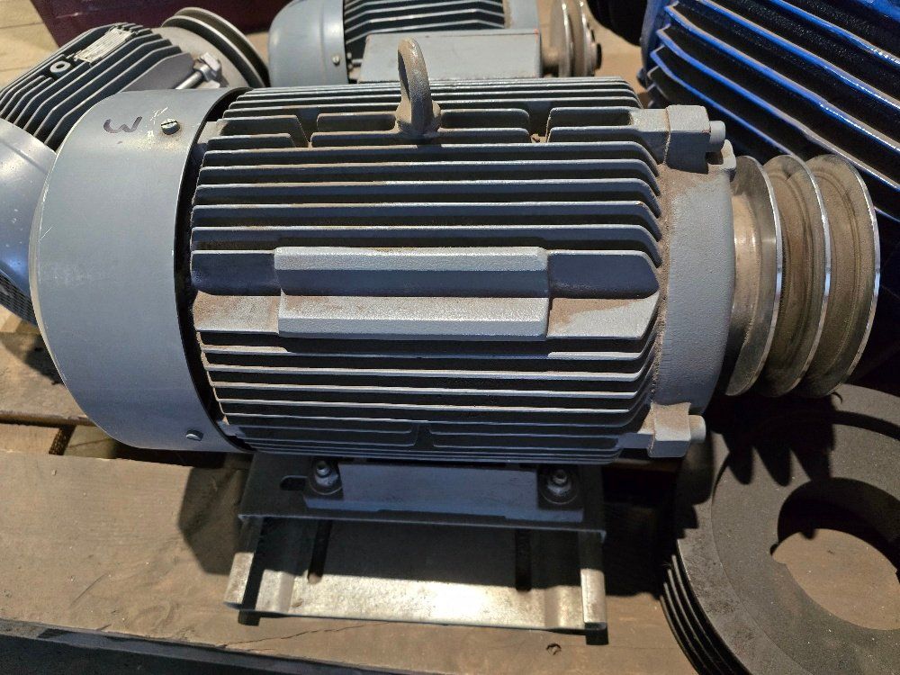Motori: Elektromotor 400 Volt,5.2 / 1.8KW Drehstrom Motor – Usato da Cunter venduto da LMPOWER 1