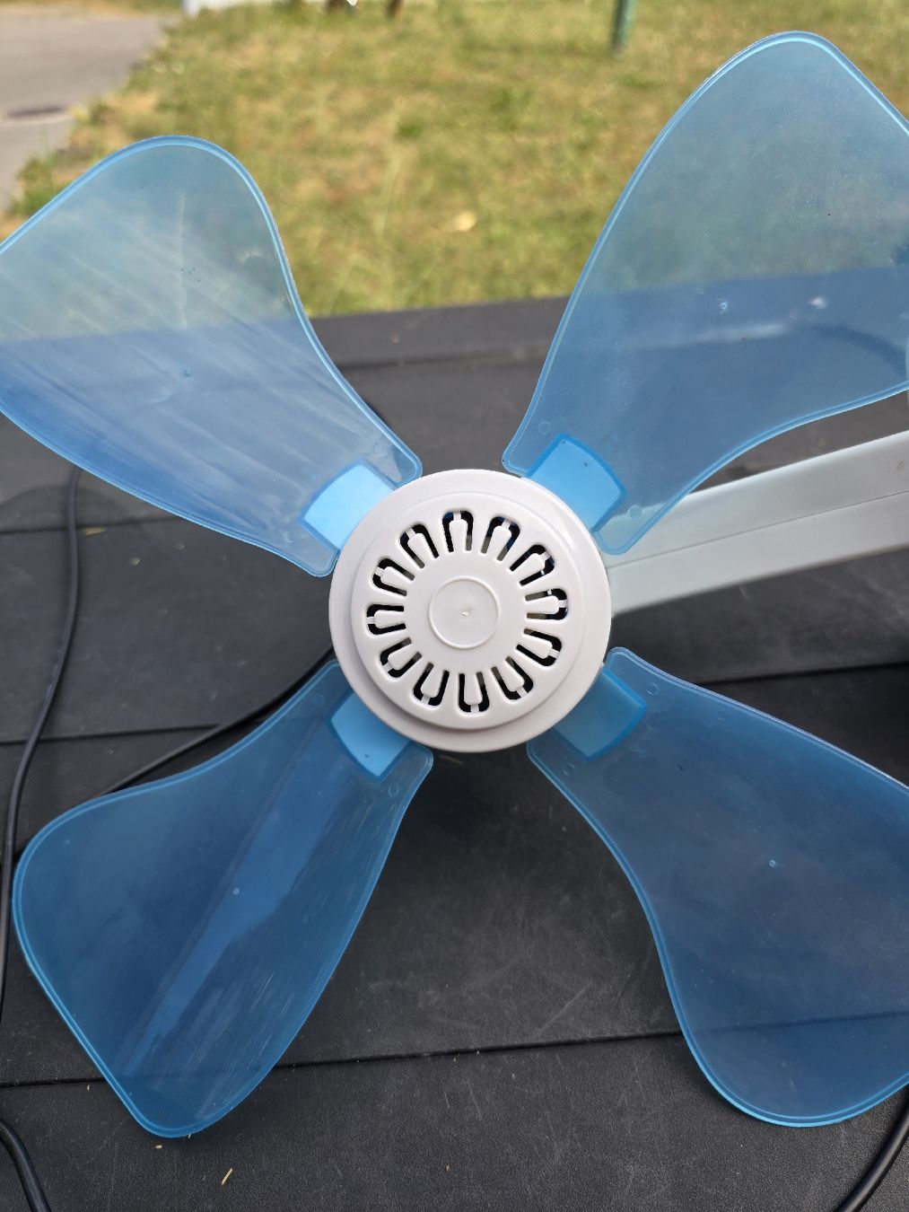 Ventilatori: 12V Ventilator mit 12V Stecker und An/Aus Schalter – Usato da Walkringen venduto da Vanuca 1