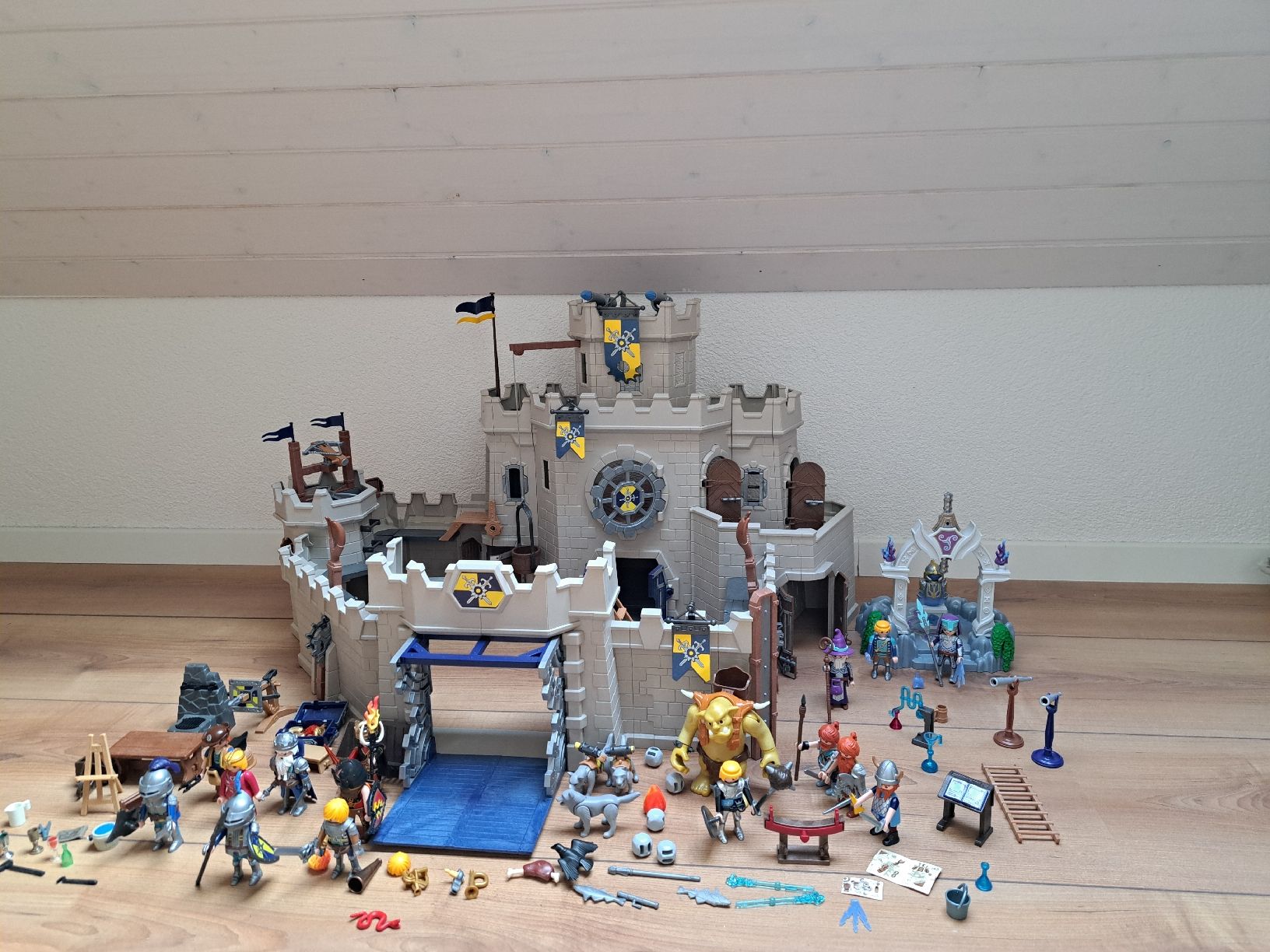 Playmobil Giocattoli: Playmobil Ritterburg novelmore – Usato da Wiesendangen venduto da laedi07