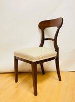 Antiker Stuhl, Holzstuhl mit Blumenmuster