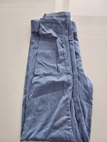 Leggins bleu très serré en bas
