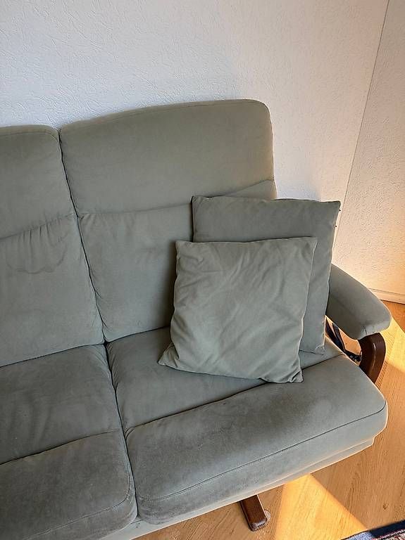 Sofas: Green Sofa  PICK UP ONLY! – D'occasion à Zürich par mar_bzd9 1