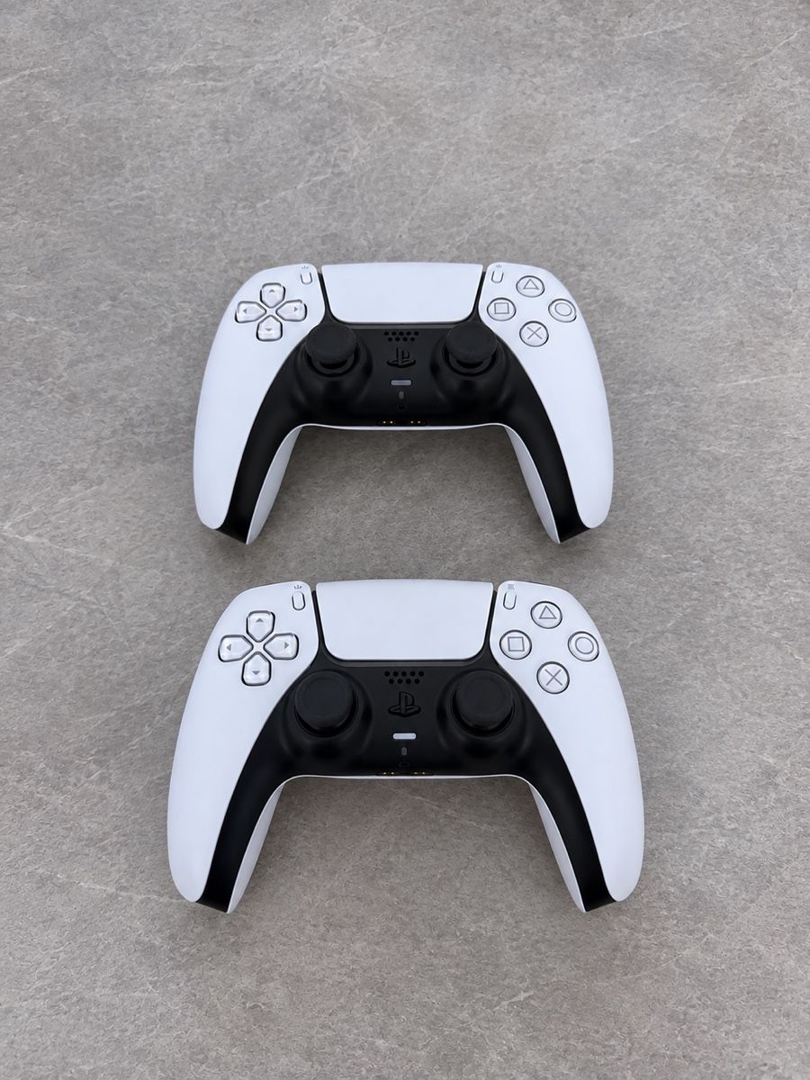 Sony Console: Sony PlayStation 5 Disc Edition + 2 Controller – Usato da Spreitenbach venduto da momo5_5 2
