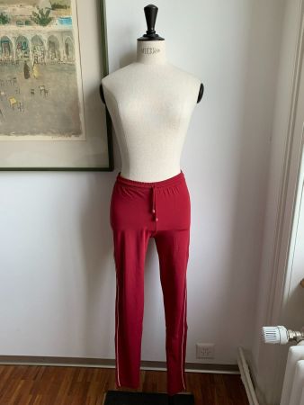 DOLCE & GABBANA: Chice weinrote Trainings-Hose, 36, NP 250.-