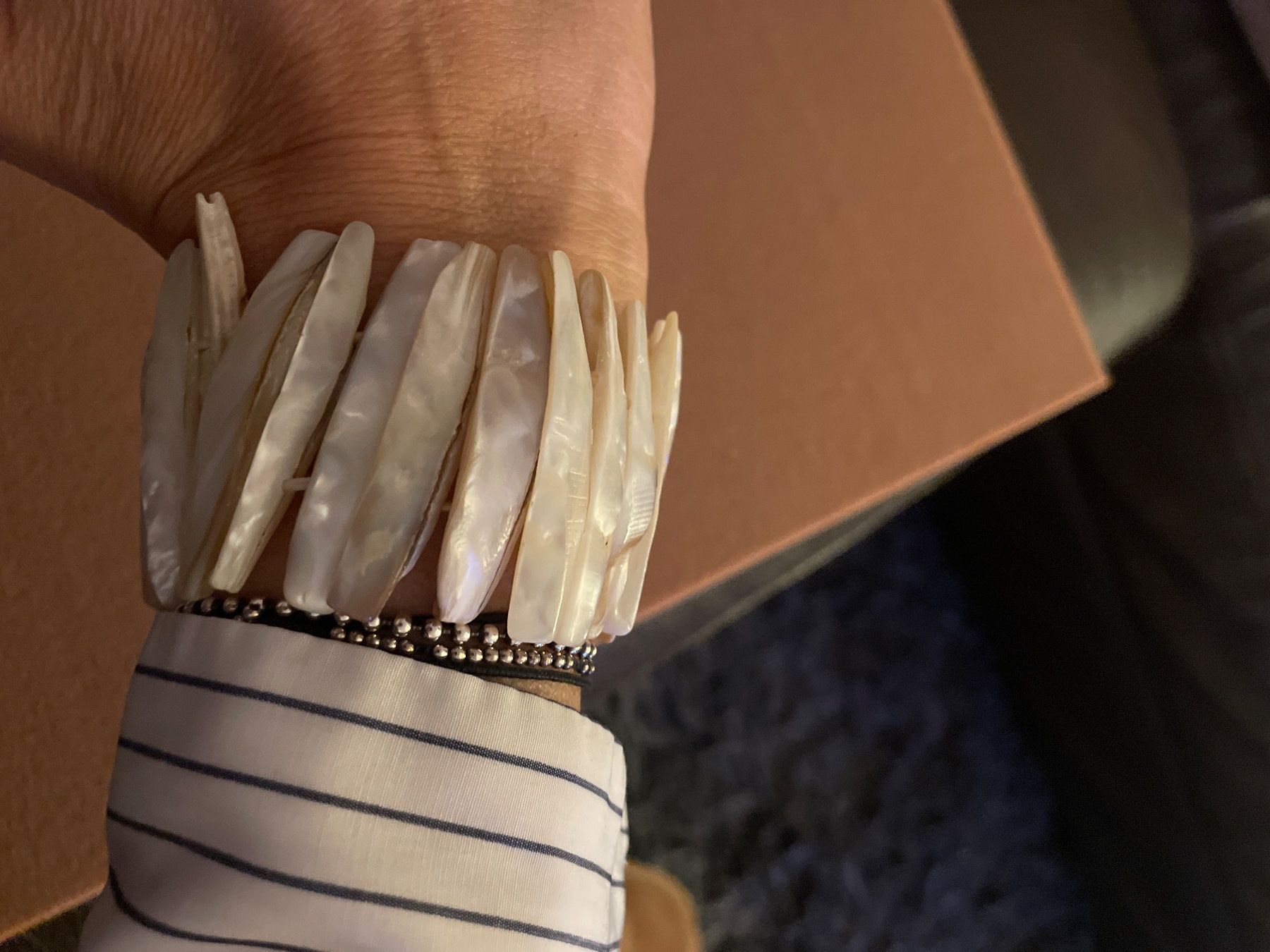 Armbänder & -reifen: Bracelet manchette large coquillage – Gebraucht aus Pully von kaba07