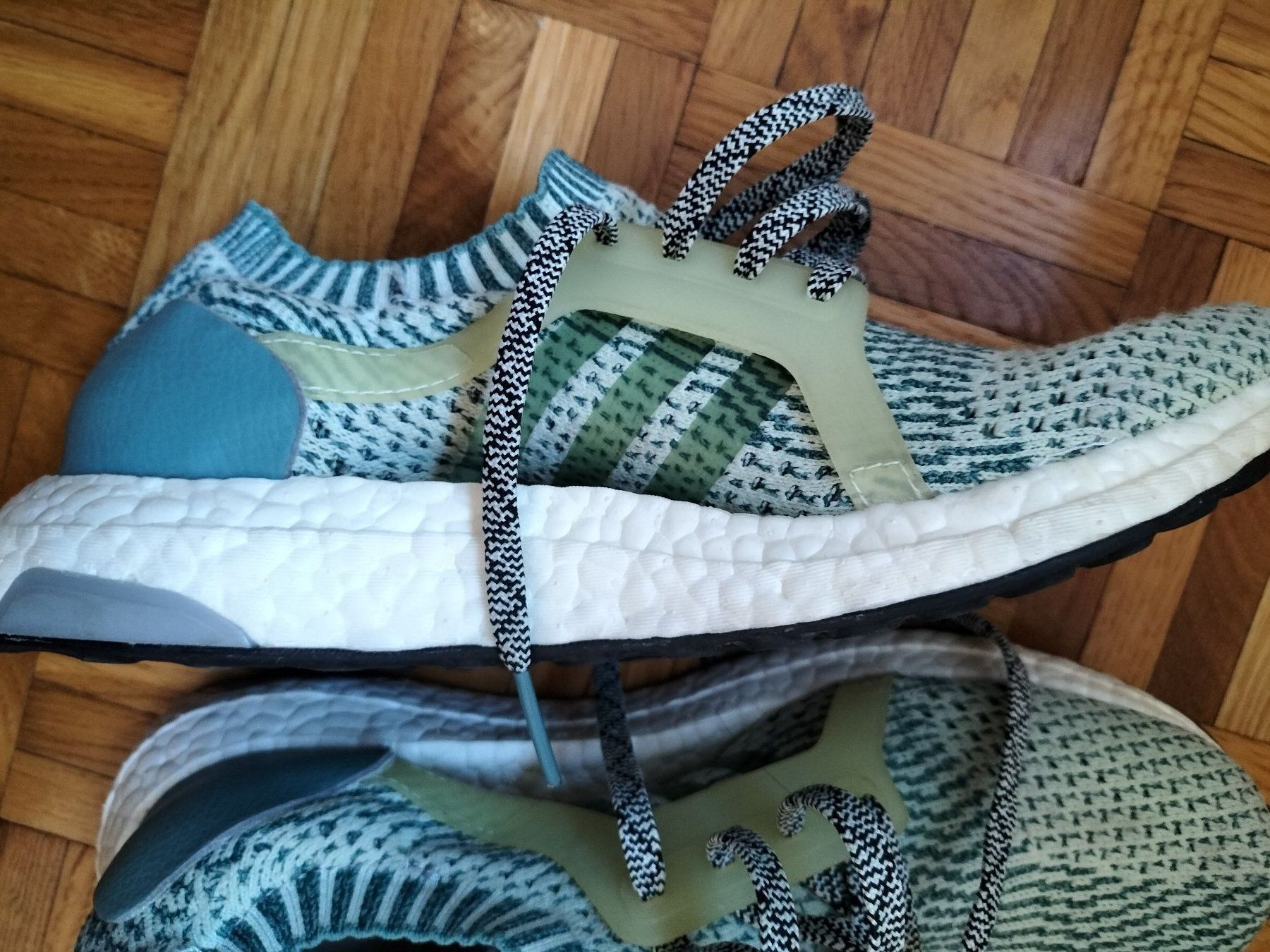 Adidas Chaussures femmes: Adidas UltraBoost – D'occasion à Clarens par coco_fashion 1