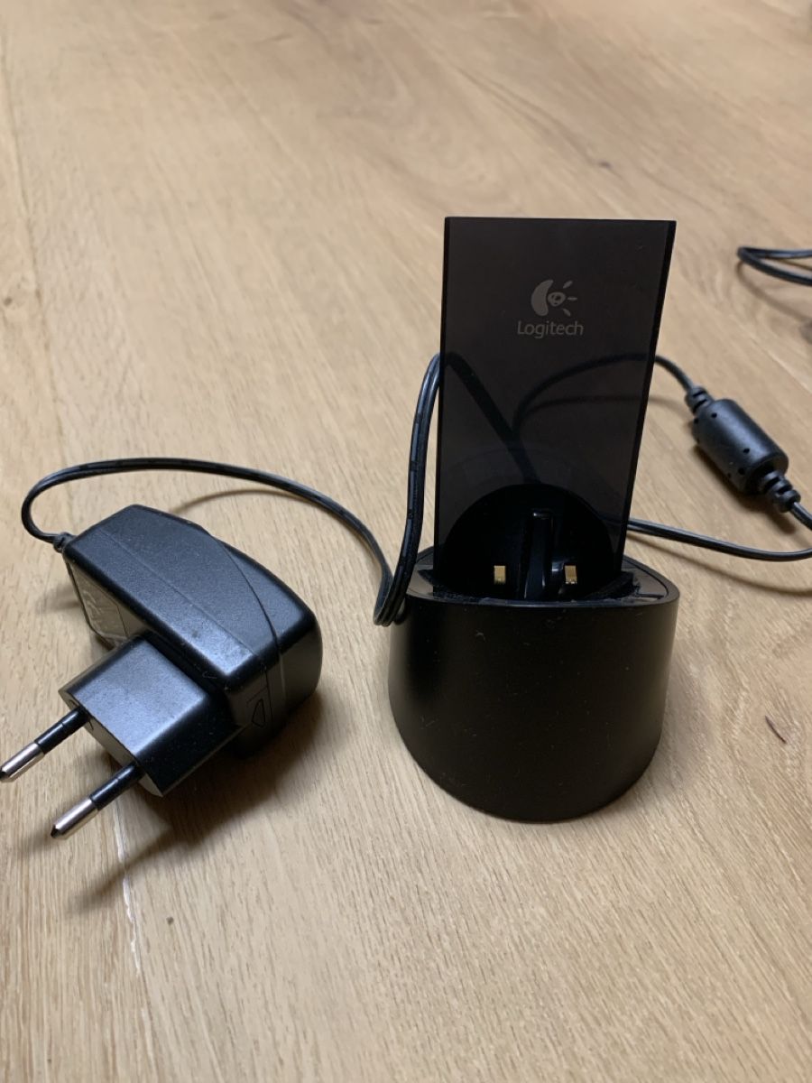 Logitech Caricabatterie: Logitech Ladestation mit Netzteil - Top Zustand! – Usato da Meilen venduto da Flockenwirbel