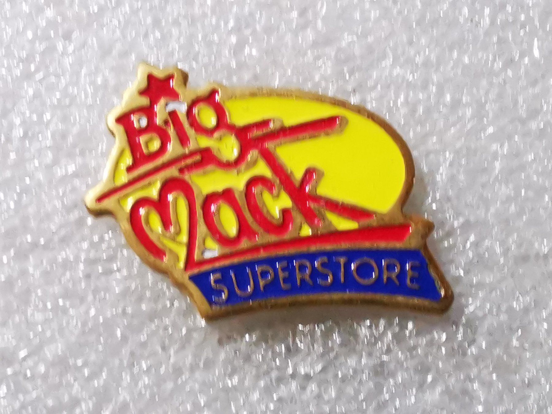 Placchette & Badge: Ansteckpin 135: Big Mack Superstore – Usato da Oppligen venduto da Pin-Fall-Shop