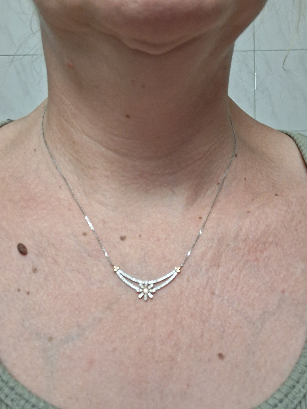 Catenine: Weissgold Collier Blumen Diamanten – Usato da Biel/Bienne venduto da gabiname 2
