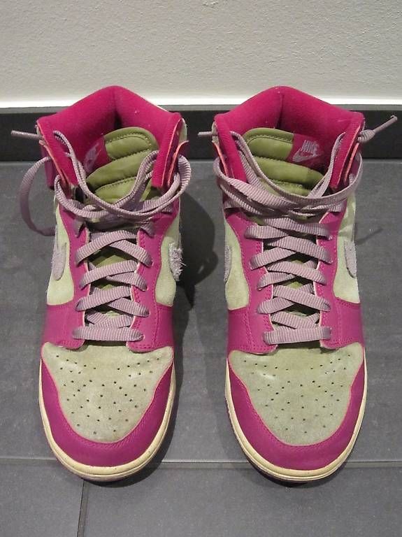 Nike Scarpe da donna: Nike Dunk High Dynamic Berry Sneakers – Usato da Steinhausen venduto da ladisci