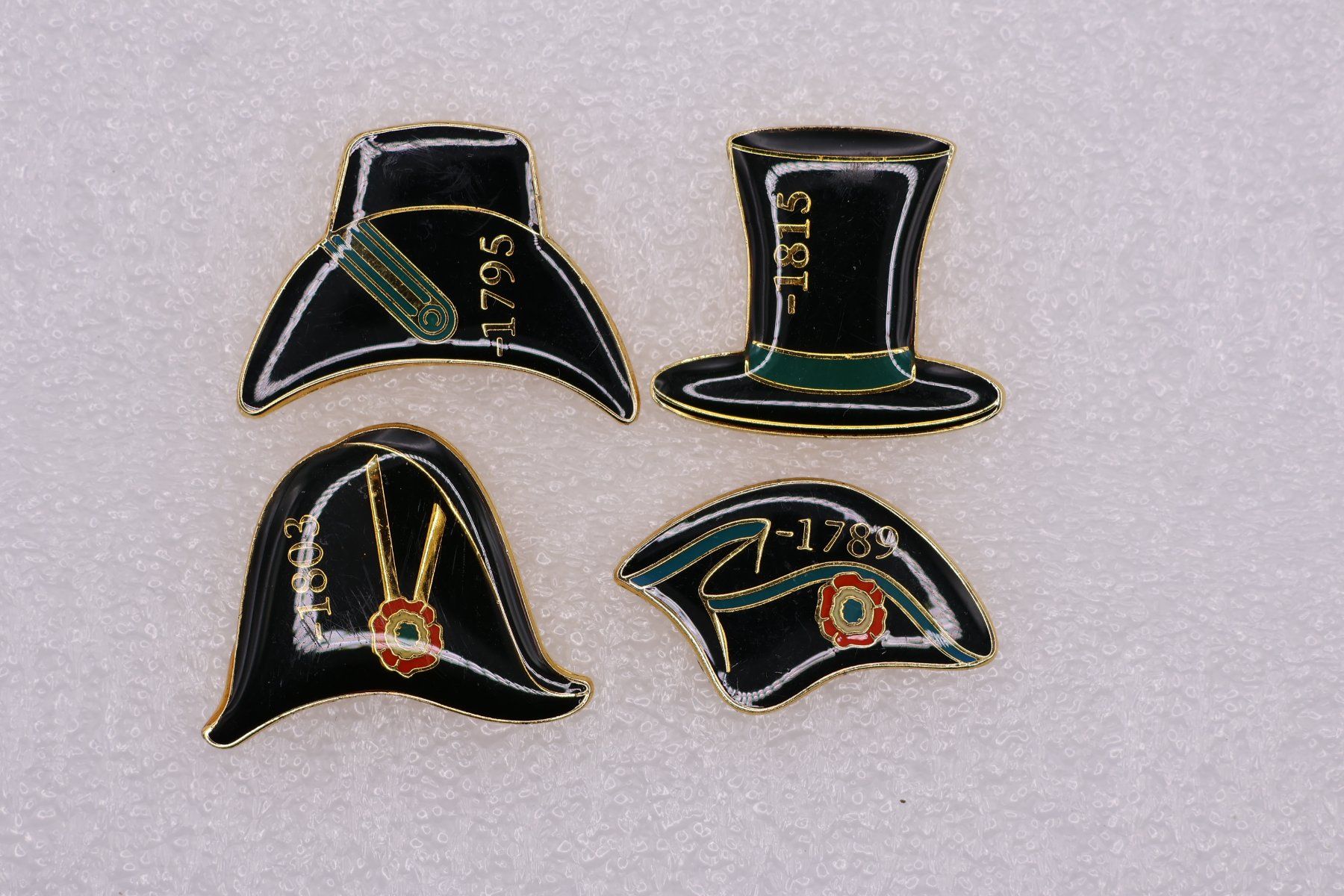 Placchette & Badge: 4 Pins  Offiziers Hüte – Usato da Winterthur venduto da Sammleroase