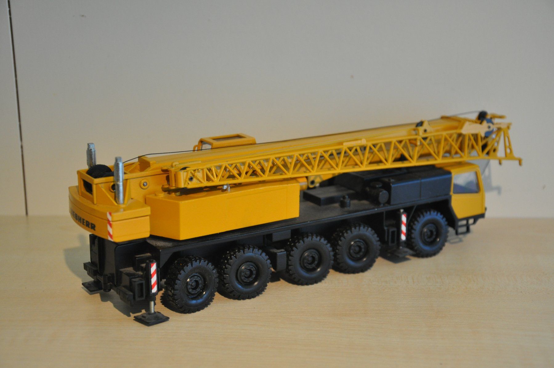 Conrad Kit di modellismo & Modellini statici: LIEBHERR Mobilkran – Difettoso da Mitlödi venduto da worker04 2