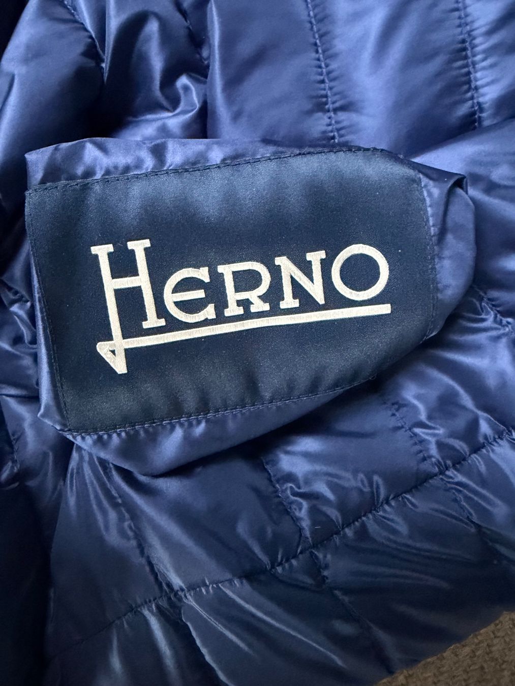 Herno Gilets & Westen: HERNO Wende Stepp-Weste blau beige – Gebraucht aus Oberwil b. Zug von hallihallo12 3