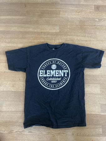 Element T-Shirt  Medium