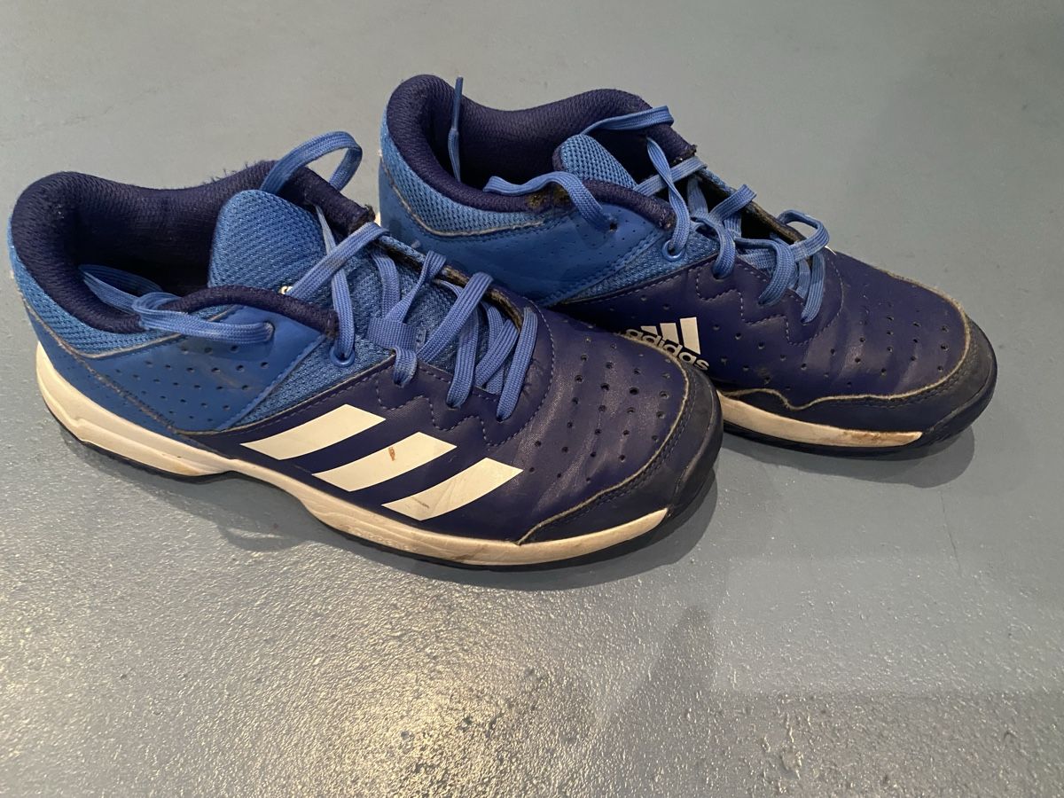 Adidas Scarpe per ragazzi: Turnschuhe von Adidas, Gr. 36 2/3 – Usato da Dornach venduto da Dlimi 1