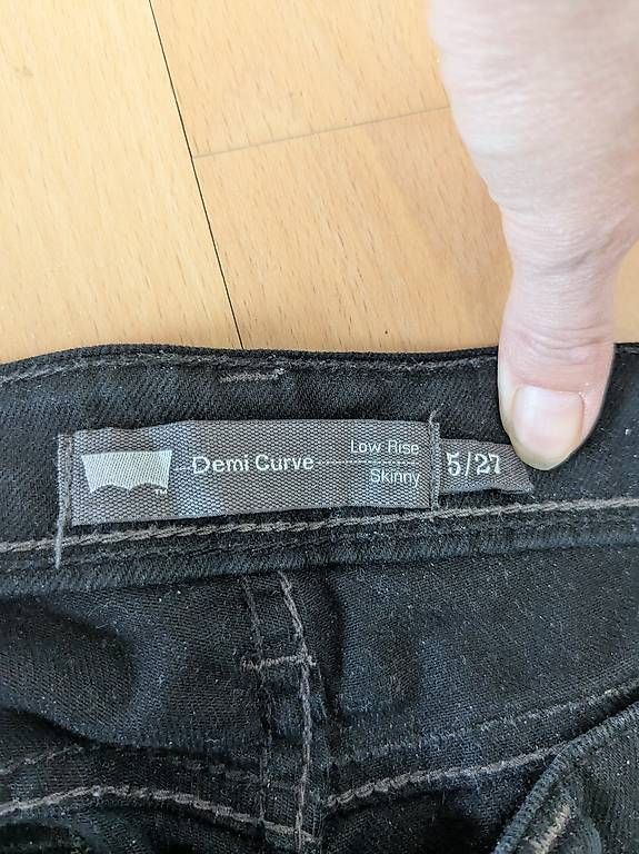 Jeans: Original schwarze Levis Jeans Size 5/27 – Usato da Stäfa venduto da FloStauf 1