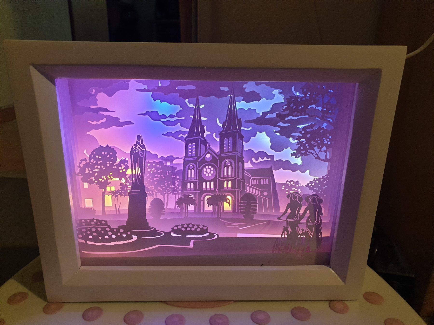 Lampade: 3D Licht- und Schattenpapier-Schnitzlampe – Nuovo e nell'imballaggio originale da Rothrist venduto da Wasser2006 2