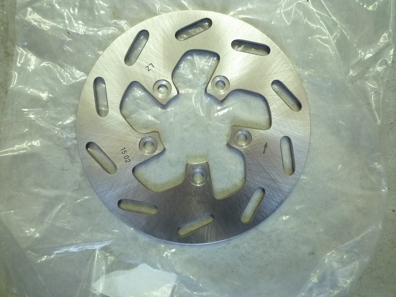 Peugeot Tutti i ricambio per moto: Bremsscheibe Hinterrad Peugeot Django 125 – Nuovo e nell'imballaggio originale da Sissach venduto da Gruetter-Moto-Center