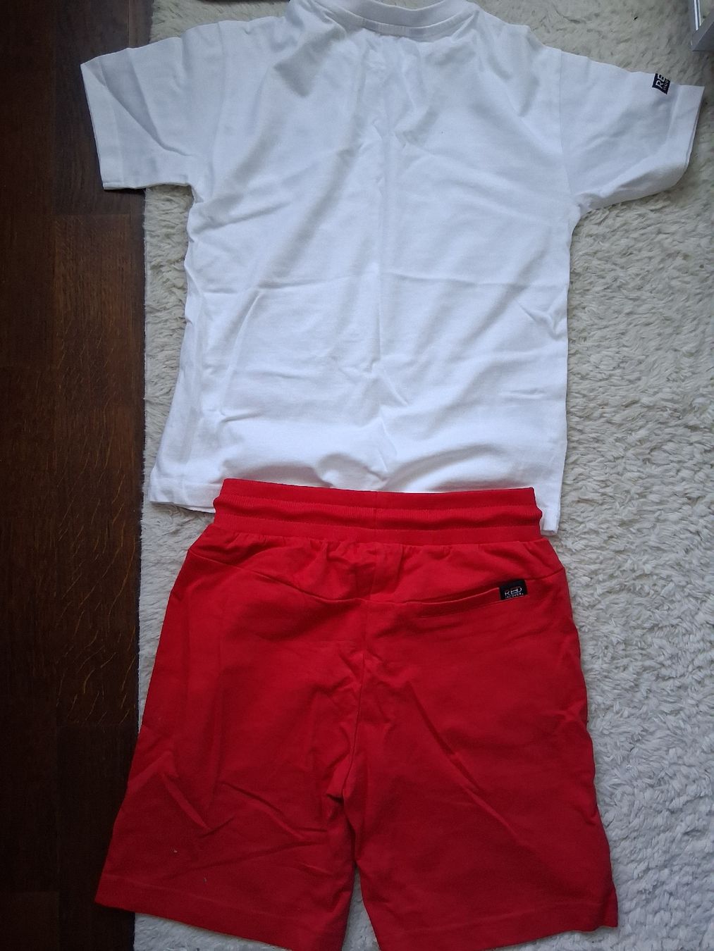 Lotti & Set di vestiti: 2-Teiliges cooles Set Gr.128 weiss&rot – Nuovo (secondo la descrizione) da Zürich venduto da Leders 1