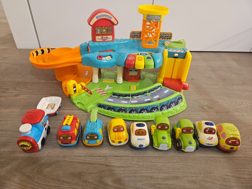 Tut-Tut Autogarage mit vielen Fahrzeugen (V-Tech) (Gebraucht) in ...