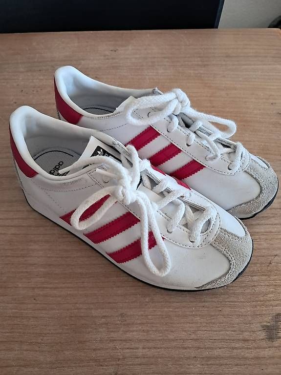 Adidas Scarpe per ragazze: Turnschuhe / Sneaker Adidas Gr. 30 – Usato da Ipsach venduto da ginko24