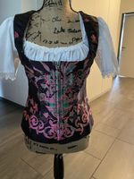 Trachten Mode -  Lederhose, Rote Bluse,  Corsage - kein Set