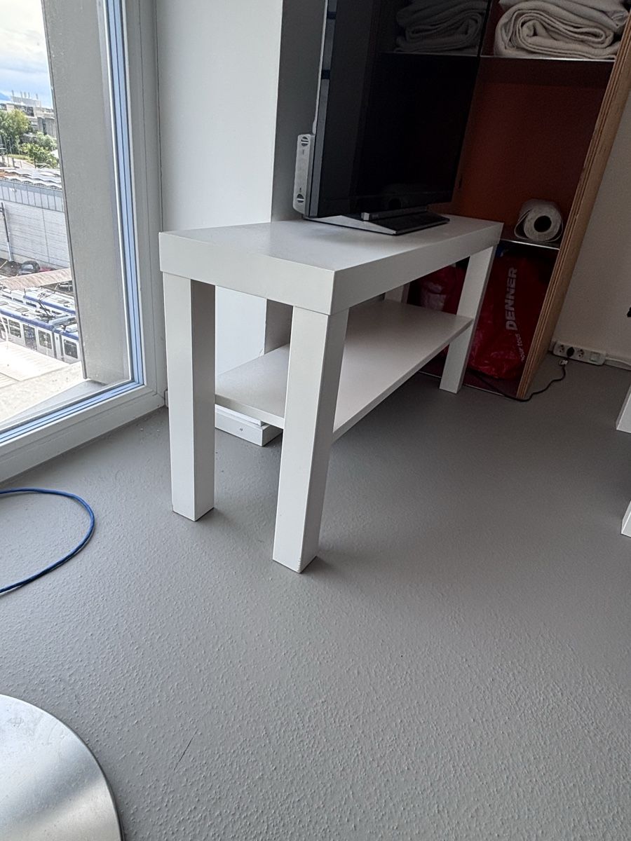 Ikea Tavoli: Table de télévision/ étagère – Usato da Chavannes-Renens venduto da ami_pr7x 4