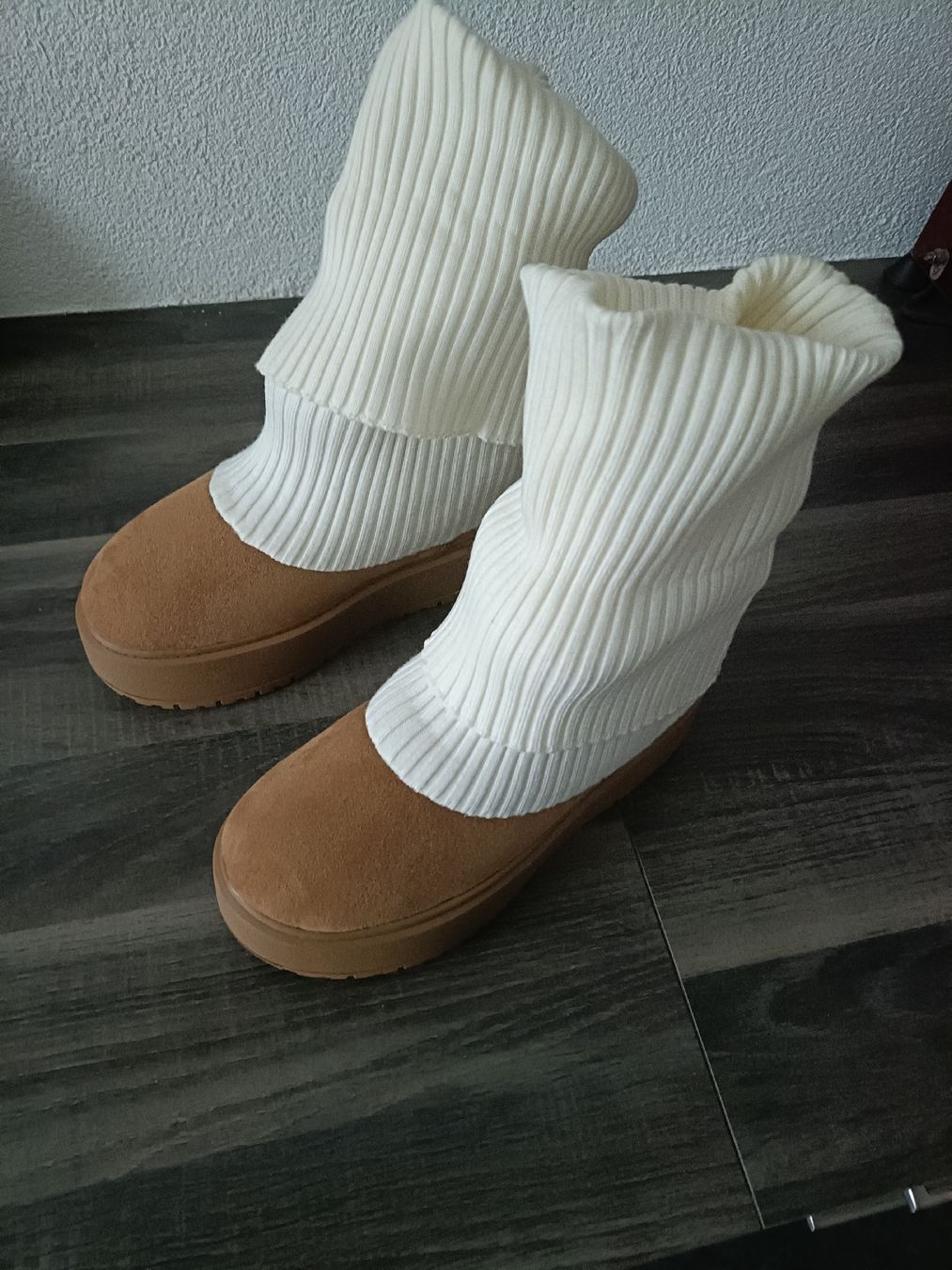 Bershka Scarpe da donna: stiefel New Bershka grosse 36 – Nuovo e nell'imballaggio originale da Domat ems venduto da Marika2213