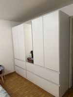 Kleiderschrank