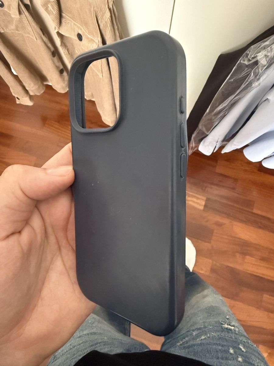 Coques & Protection écran: Cover iPhone 16 Pro blu notte usata – D'occasion à Bellinzona par gia_zx2b 1