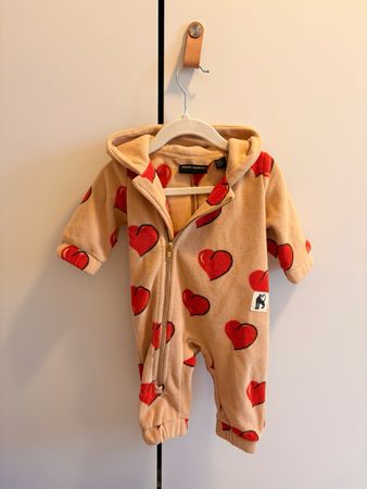 Wie neu: Mini Rodini Designer Fleece-Overall in Grösse 62