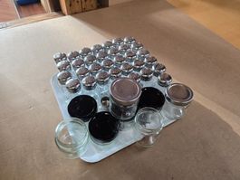 Posten gebrauchter Salzstreuer usw. aus Glas ab 1.-