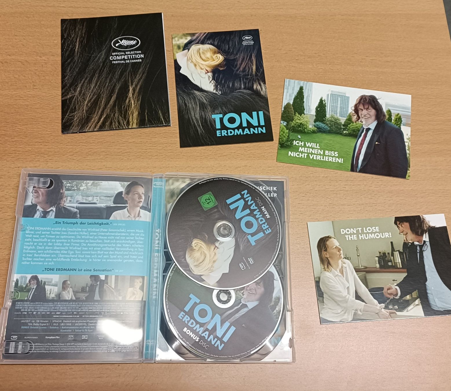 Tutti i DVDs: Toni Erdmann inkl. Poster, Postkarten und Fanmaterial – Usato da Köniz venduto da Movieportal007 1
