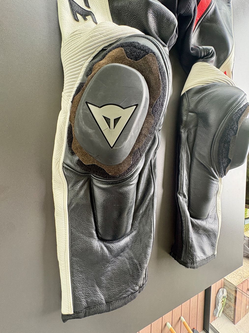 Completi: Dainese Avro D2 Lederkombi Gr. 52 – Usato da Frick venduto da Martaen 3