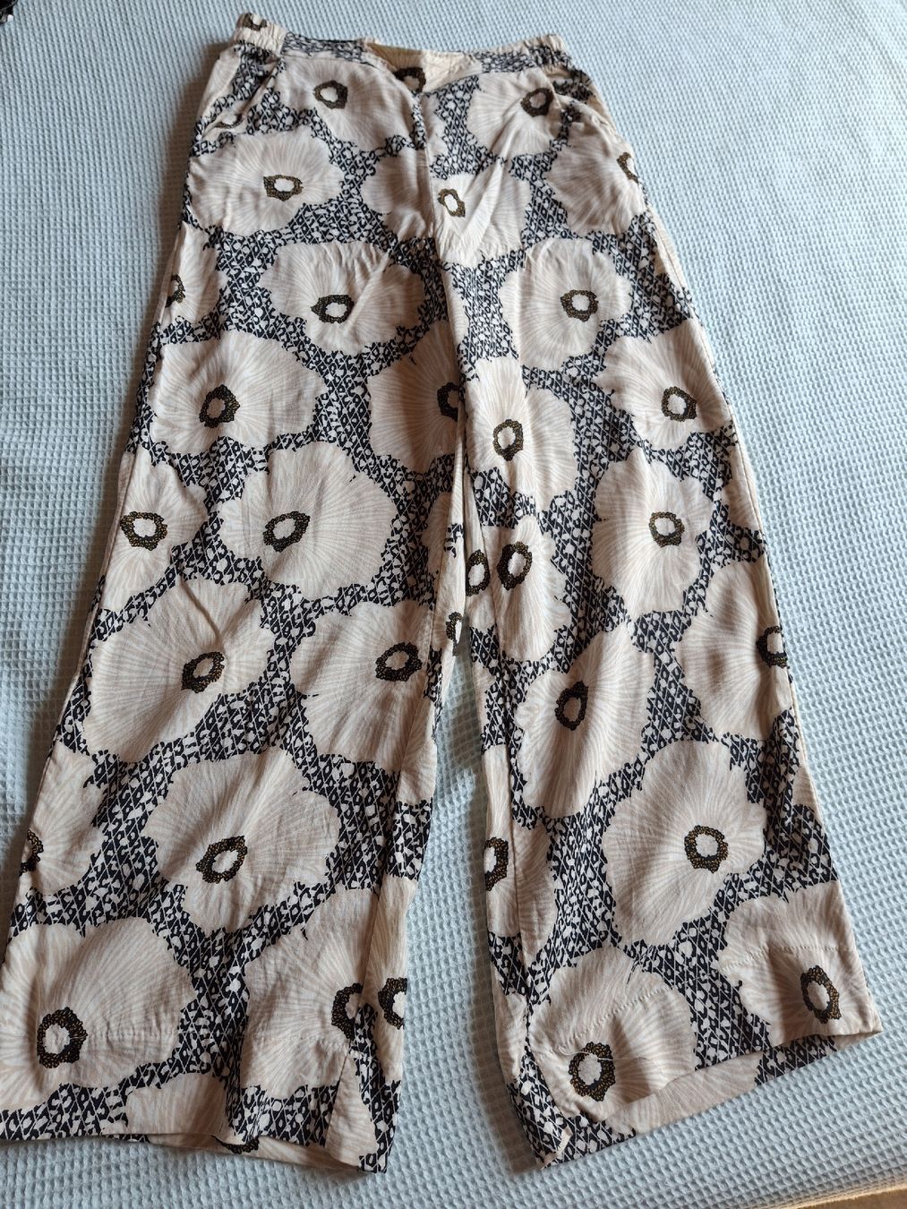 H&M Pantaloni: Pantalon fluide taille 34 marque H&M imprimé fleurs – Usato da Villiers venduto da san_jn5w