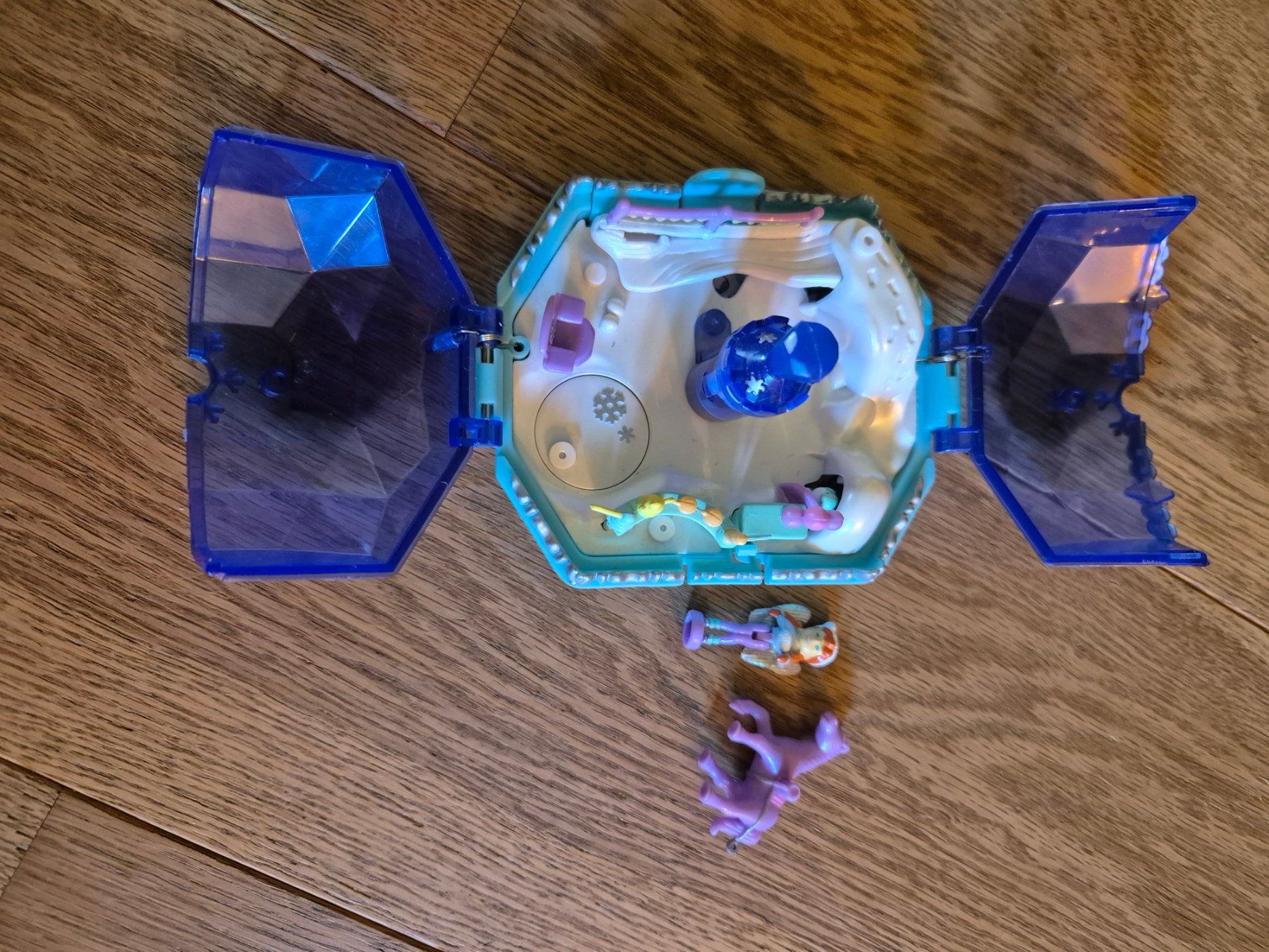 Polly Pocket Giocattoli: Polly Pocket Sapphire Winter Dream 2000 – Usato da Trachslau venduto da Suslae