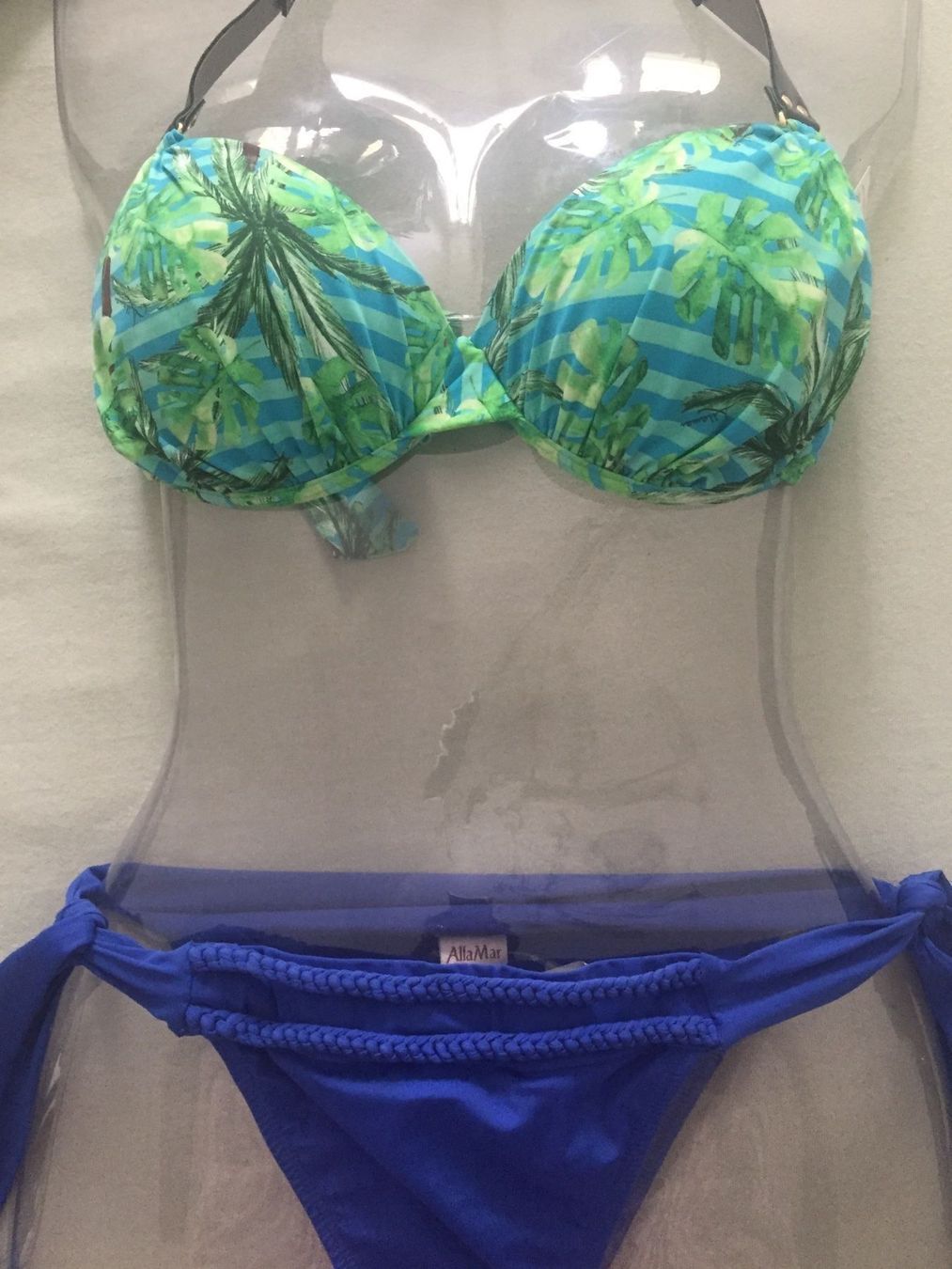 Badekleider & Bikinis: Schöner Bras.spezieller Qualität Bikini – Neu und originalverpackt aus Zell  ZH von maria0100
