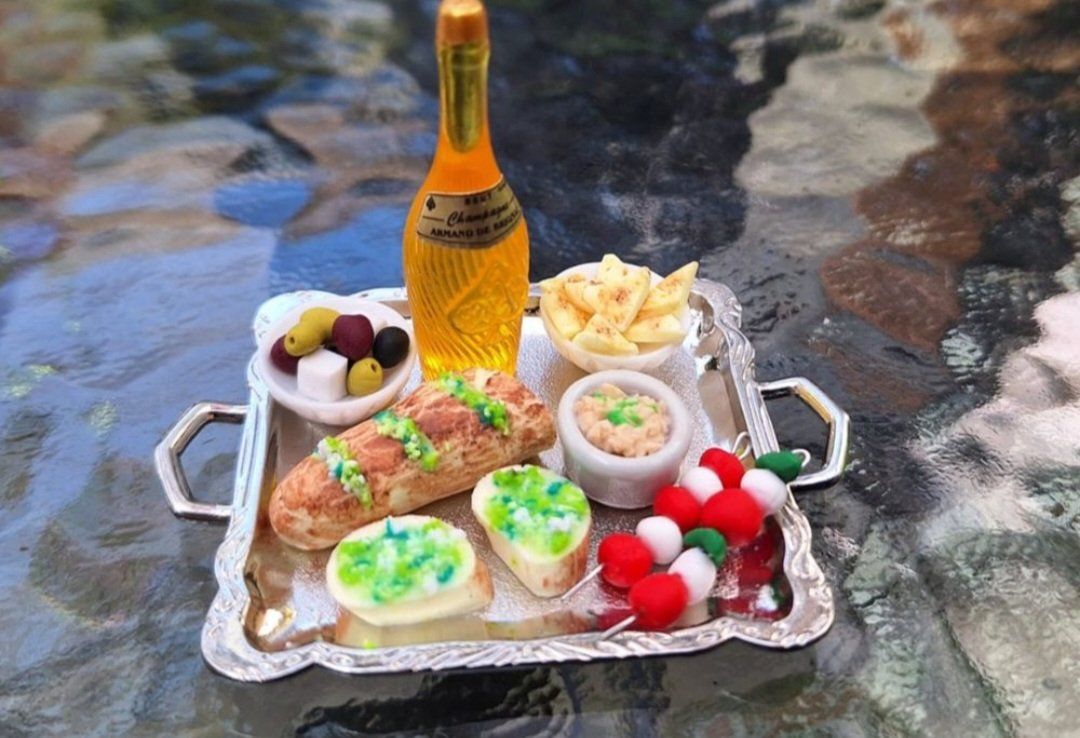 Case e mobili per bambole: Puppenhaus Apero Set mit Champagner – Nuovo (secondo la descrizione) da Zürich venduto da HandmadeTinyFood 4