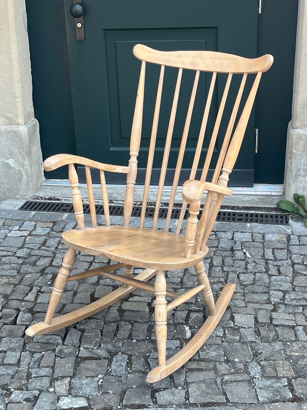Chaises: Schaukelstuhl – D'occasion à Zürich par neon_studio_zuerich