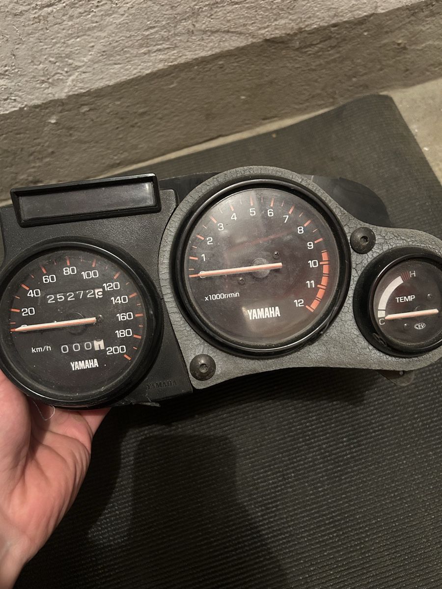 Yamaha Altro: Yamaha tdr125 compteur+phare – Usato da Ecublens VD venduto da RodrigoFortunato249 1