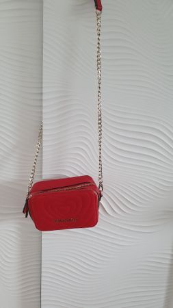 Valentino rote Tasche mit Kettengurt, wie neu