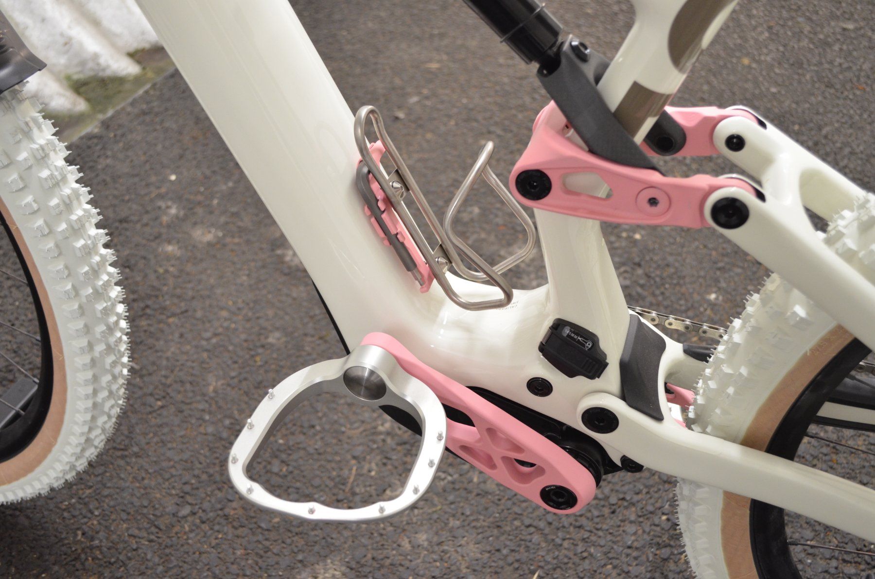 Ersatzteile: Outlier Pendulum Pedale – Neu und originalverpackt aus Einsiedeln von Bikegeek