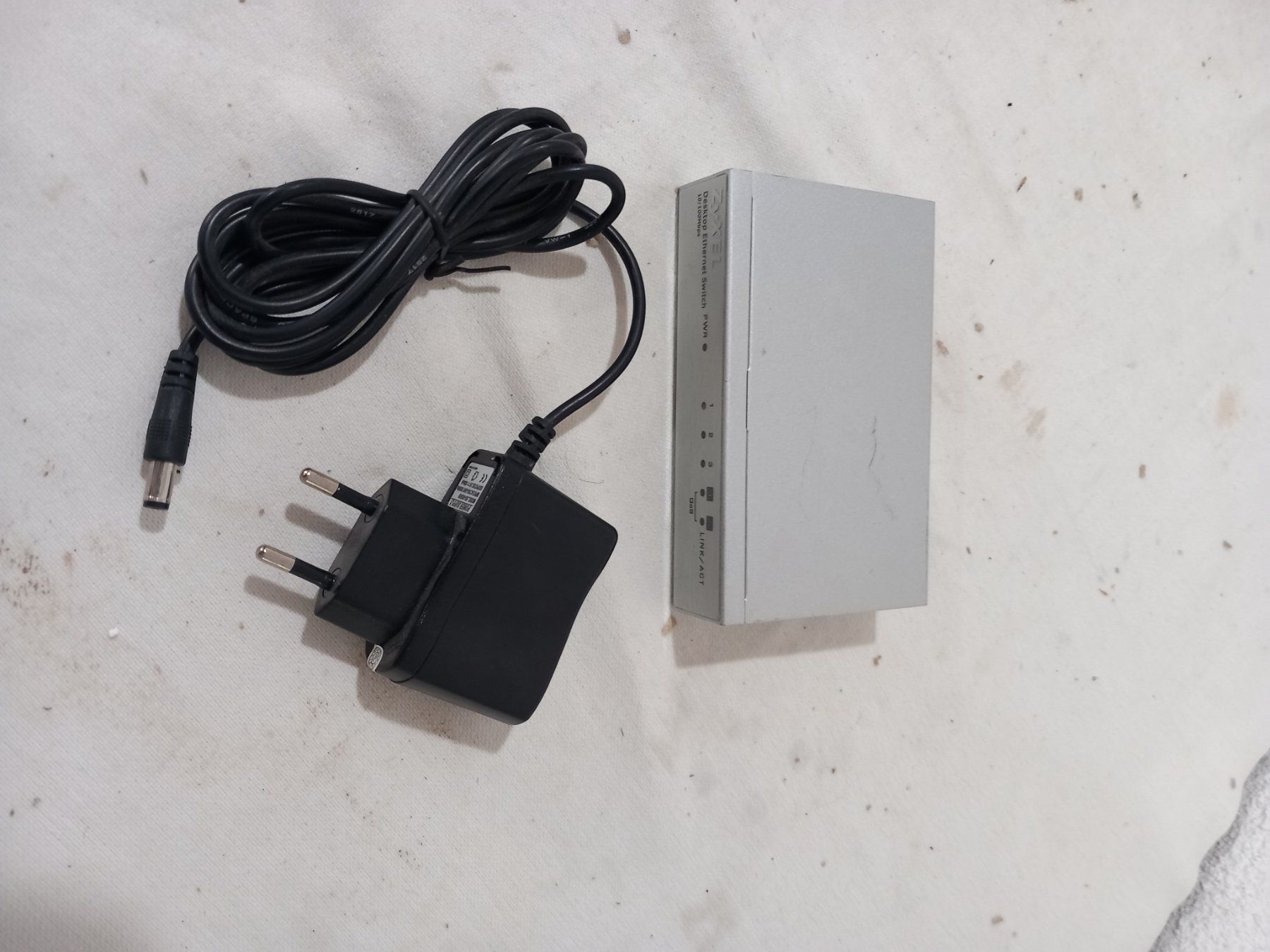 Zyxel Hub & Switch: Zyxel Desktop Ethernet Switch, 5-Port, ES-105A – Usato da Rheinau venduto da profitronic.shop 9