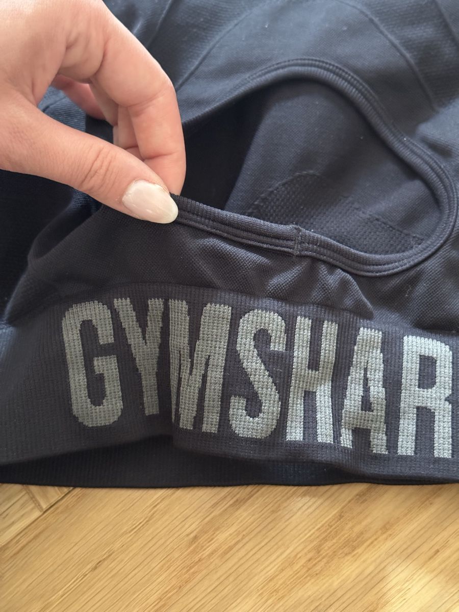 T-shirt: Gymshark Flex Crop Top schwarz – Usato da Zürich venduto da milenaxx 3