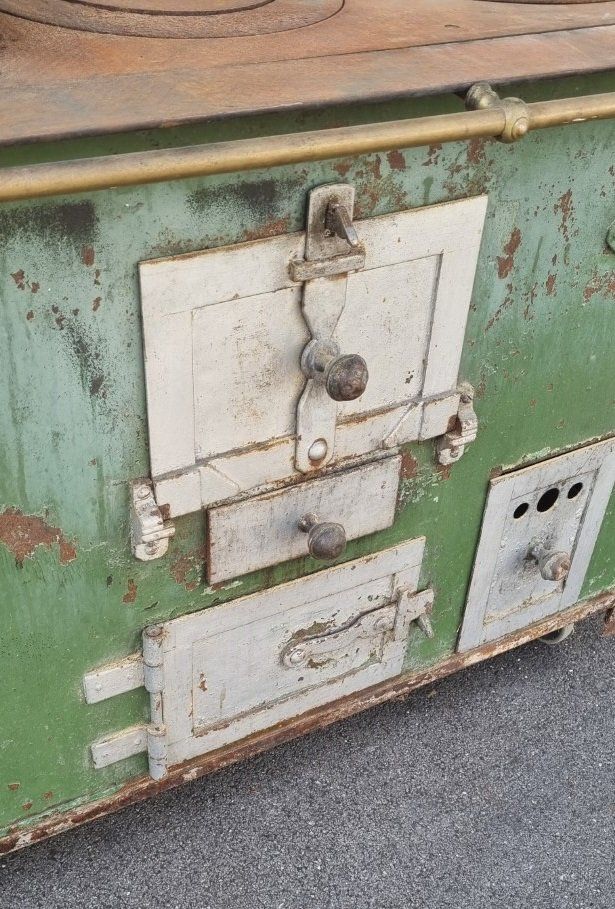 Altri mobili d'antiquariato: Alter Holz-/Kohleherd – Deko oder Restaurierungsprojekt – Usato da Flums venduto da Flumsantik 4