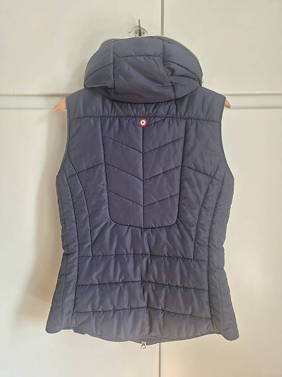 Gilets: Damen Weste Iris Bayer Grösse 34 dunkelblau – D'occasion à Neuhausen par Ism_kxb8 2
