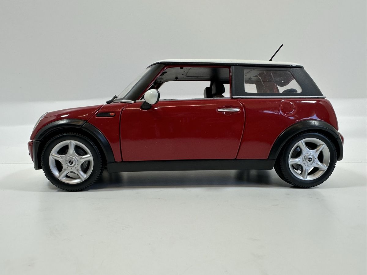 Maisto Modellini d'auto: Mini Cooper 1:18, rot-weiss, MAISTO – Nuovo (secondo la descrizione) da Zofingen venduto da rf9_x2xt 2