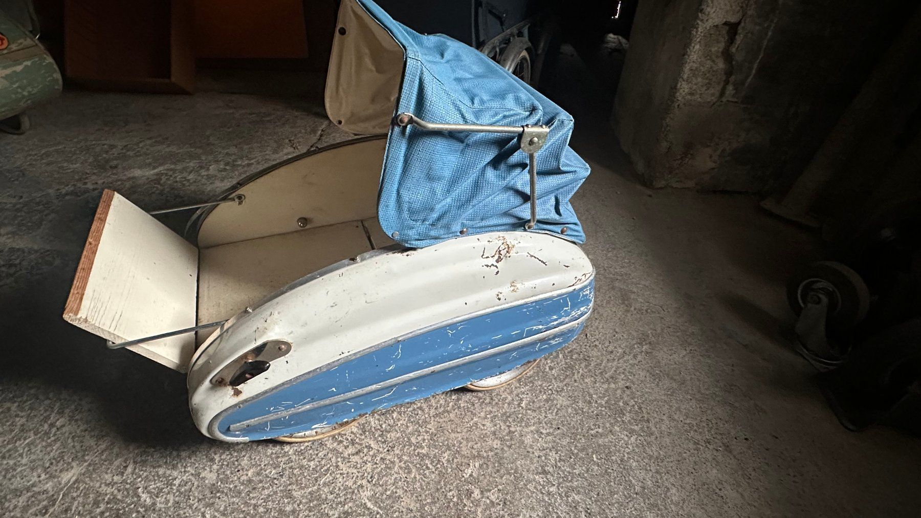 Carrozzine per bambole: Vintage Kinderwagen – Usato da Würenlos venduto da Sa_li