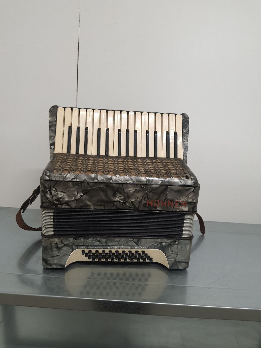 Hohner Musikinstrumente: accordéon hohner à piano  – Gebraucht aus Pont-de-la-Morge von Mirabelle0 6